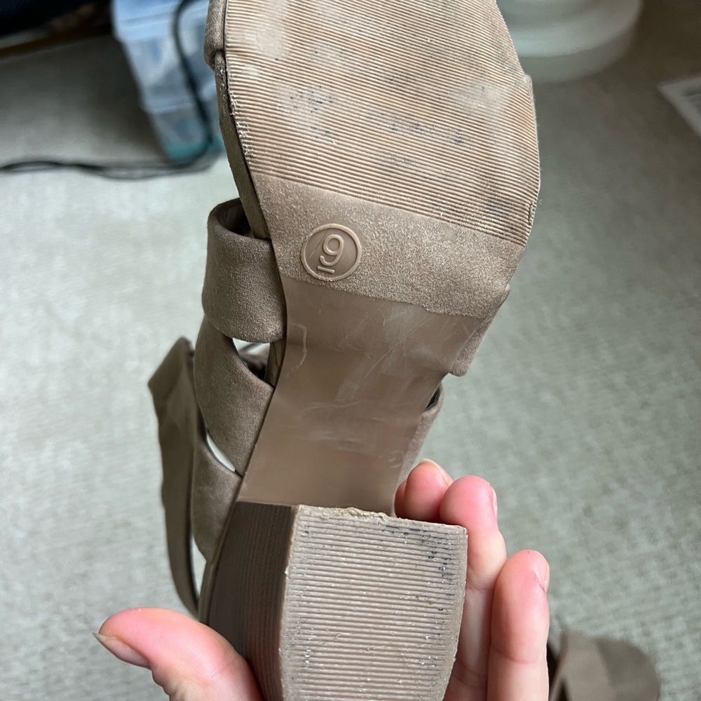 Tie up Tan Block Heel Sandals - Picture 5 of 7